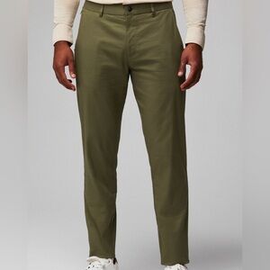 Fabletics - The High Side Chino (Slim Fit)